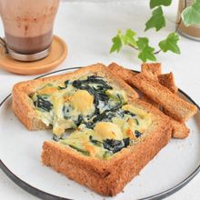 ホタテとほうれん草の豆乳グラタンオープンサンド