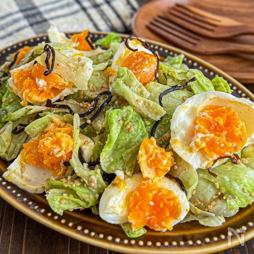 キャベツと半熟卵の《塩昆布♡ごまマヨサラダ》