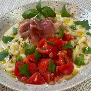楽ラク手抜キッチン🐶🐾の作ってみた!投稿(混ぜるだけ！簡単！生ハムとトマトの豆乳バジル冷やしうどん)