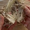 【免疫UPで風邪予防！】鮭ときのこクリーム煮の下準備