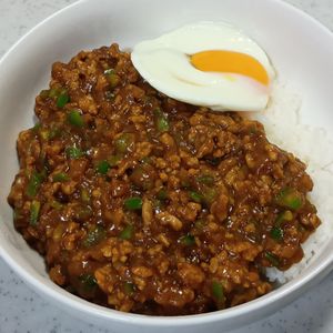 ひろりぃの作ってみた!投稿(【半熟卵のキーマカレー】野菜の旨みがぎゅっと♡子どもも喜ぶ♪)