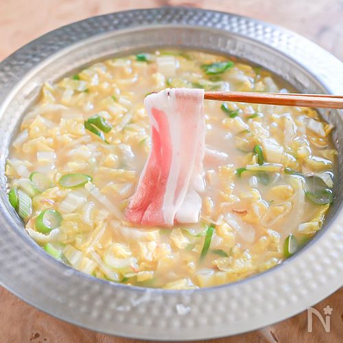 鍋の素は必要なし！豚肉と白菜のみそ鍋