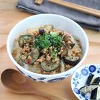 休日ランチに♪なすと大豆ミートのピリ辛春雨丼