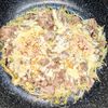 joe sanの作ってみた!投稿(市販の千切り活用！キャベツもやしと豚肉と落とし卵のチーズ蒸し)