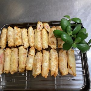 そら・ゆずの作ってみた!投稿(ギョーザの皮deカニカマとチーズのとろ〜りひとくちパイ)