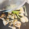 焼くだけ！カブとしめじのベーコンレモン粒マスタードソースがけの工程3
