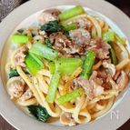 【豚肉と小松菜の旨にんにく焼きうどん】ガツンとウマい！