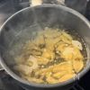 サラダチキンで簡単！【ゆず香る♪鶏肉の塩ラーメン】の工程2