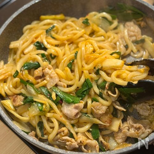 【旨辛やみつき!】豚キムチ風炒めうどん
