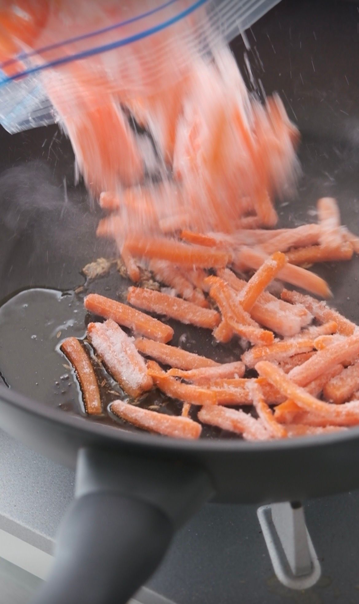 にんじんと鶏ささみのスパイス炒め | レシピサイトNadia