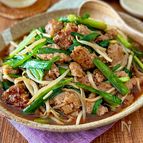 ごはんがすすむ♩豚ひき肉とニラもやしの旨辛炒め