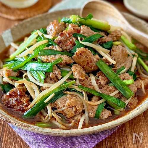 ごはんがすすむ♩豚ひき肉とニラもやしの旨辛炒め