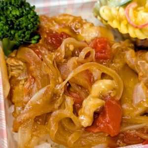 まゆのの作ってみた!投稿(美味しいおかず♡豚肉のトマト入り洋風生姜焼きトロリンチーズ)
