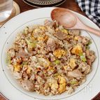 間違いない美味しさ！ガーリックペッパー鶏ねぎチャーハン