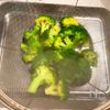 さっぱりヘルシー!蒸し鶏とブロッコリーの中華風サラダの工程1