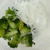 ブロッコリーと玉ねぎ《絶品♡おかかごま酢和え》の工程1