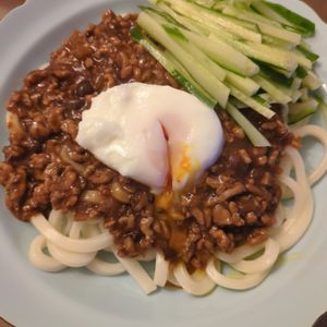 たりおの作ってみた!投稿(10分で完成！【濃厚肉味噌ジャージャーうどん】リピート確定♩)