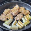 ご飯にどーんとのせて大満足◎【鶏肉とネギの照り焼き丼】の工程2