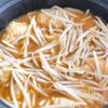 【包丁なしで絶品！】ふわふわ鶏団子のもやしみそ鍋の工程6