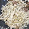 コク旨♡ご飯がすすむ♪【豚こまときのこのオイスター炒め】の工程3