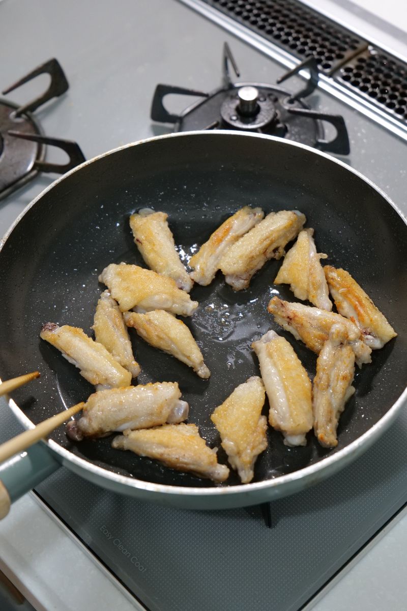 我が家のスタメン】手羽中の胡麻だく黄金甘辛#調味料オール1 | レシピ