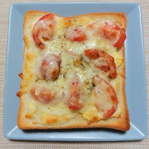 よっこの作ってみた!投稿(トマトのジューシーさがたまらない!トマチートースト)