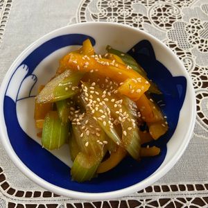 万福の作ってみた!投稿(セロリとパプリカのきんぴら)