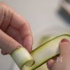 切るだけでお見せ級のおつまみ『ズッキーニカルパッチョ』の工程1