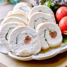 レンジで簡単!『鶏むね肉の梅しそチキンロール』バタポンソース