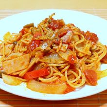 残ったトマトソースでジューシーナポリタン