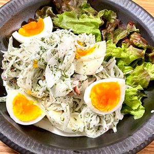 michuの作ってみた!投稿(やみつき♡新玉ねぎとカニカマと卵ののり塩レモンマヨサラダ)