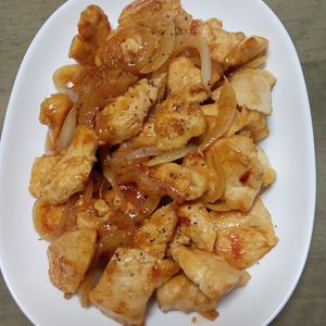 鶏皮坊主の作ってみた!投稿(しっとりやわらか【鶏むね肉と新玉ねぎの甘辛炒め】)