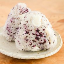 材料4つだけ！ゆかりチーズおにぎり