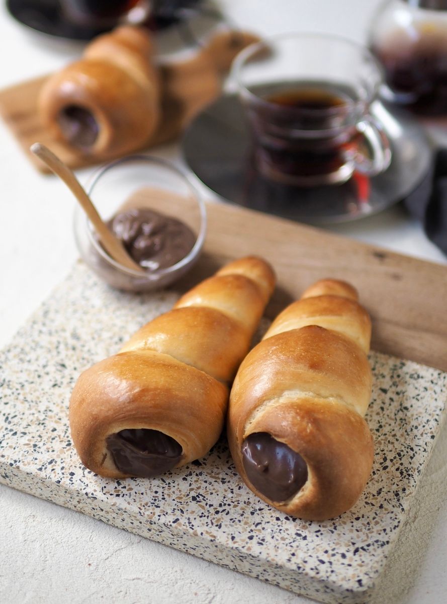 材料2つの鬼ラクチョコカスタードで、簡単チョココロネ | レシピサイト