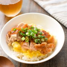 炊飯器で簡単！ほろほろ柔らか照りたま丼