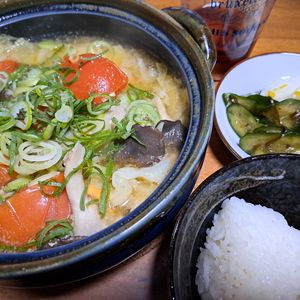 karasadの作ってみた!投稿(鶏とトマトの旨味とほっくりにんにくが美味！トマトにんにく鶏鍋)