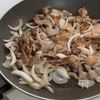 10分で簡単!地味ウマ【豚こま味ぽん炒め】の工程2