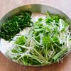 【豚しゃぶとたっぷり野菜のごまだれパスタ】プチッと鍋で簡単!の工程1