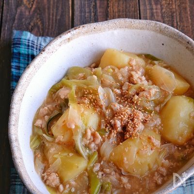 長ねぎとじゃがいもの鶏そぼろあん煮