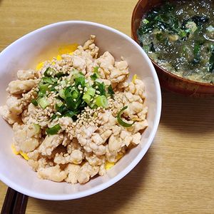 ナムディの作ってみた!投稿(【鶏そぼろの ふわ玉親子丼】ふわとろ食感にハマる♡)