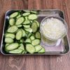 切って漬けるだけ！無限にいけちゃう「ねぎ塩レモンきゅうり」の工程1