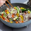 さっぱり美味しい◎夏野菜と豚肉のレモン塩麹炒めの工程2