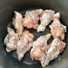 【手羽元とじゃがいものにんにくトロトロ煮】ご飯が進む！コク旨の工程1