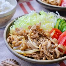 たっぷり千切りキャベツと一緒に食べる♡『豚こま肉の生姜焼き』