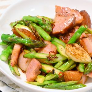 こざかなの作ってみた!投稿(アスパラベーコン ぺぺロン炒め【むいた皮も活用！】)