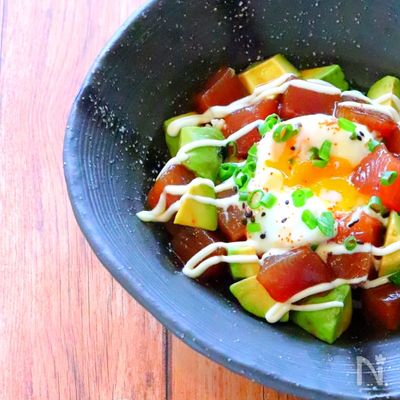 ゴマ油香る！簡単まぐろアボカド丼の作り方