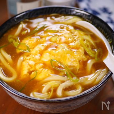 行列のできるうどん屋の♪とろとろ卵とチーズのカレーうどん🤩