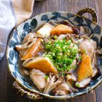 やわらか鶏肉とつるりん絹厚揚げとたっぷりきのこのとろーり煮