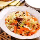 【キャベツとにんじんの塩昆布和え】ごま油で簡単味付け♬