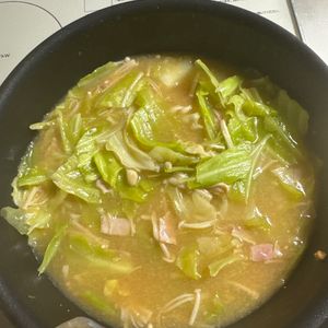 ともじつの作ってみた!投稿(【キャベツとベーコンときのこのお味噌汁】包丁不要☆時短！)
